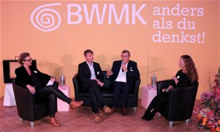 Auf dem Podium diskutierten(von links): Moderatorin Nico Lange, Daniel von Hauff, Martin Berg sowie Dr. Sarah Henkelmann-Hillebrand.