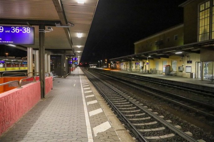Der Fuldaer Bahnhof könnte - wie viele weitere Bahnhöfe - ab Mittwochabend leer bleiben. Fotos: O|N-Archiv / Hans-Hubertus Braune / Rene Kunze