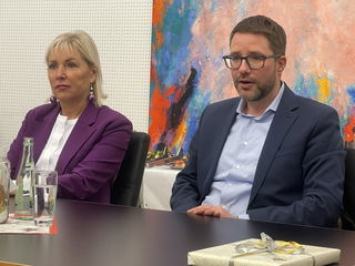 Ministerin Sinemus und Landrat Thorsten Stolz (SPD