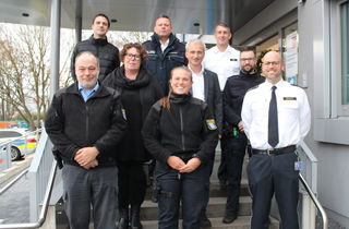 Kreisbeigeordnete Susanne Simmler, Markus Hüschenbett und Till Martin Wisseler sprachen bei der Autobahnpolizei Langenselbold mit den Beamtinnen und Beamten über aktuelle Themen der Polizei wie auch der Politik. 