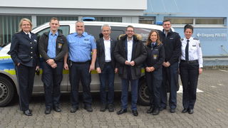 In Maintal wurden die Polizeidirektorin Ute Jacobs (links), Thorsten Stolz, Till Martin Wisseler (Mitte) und Sabine Spangenberg von der stellvertretenden Dienststellenleiterin Sandra Schwan (rechts) empfangen.