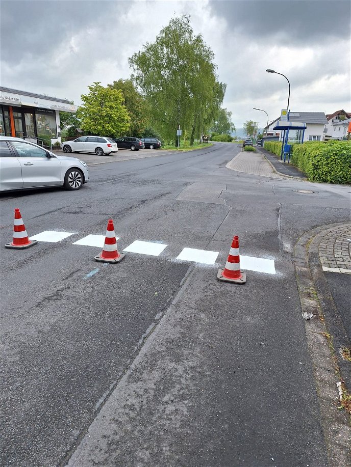 Für die Durchführung dieser Maßnahme erhielt die Gemeinde Hasselroth von der Verkehrsbehörde Main-Kinzig grünes Licht.