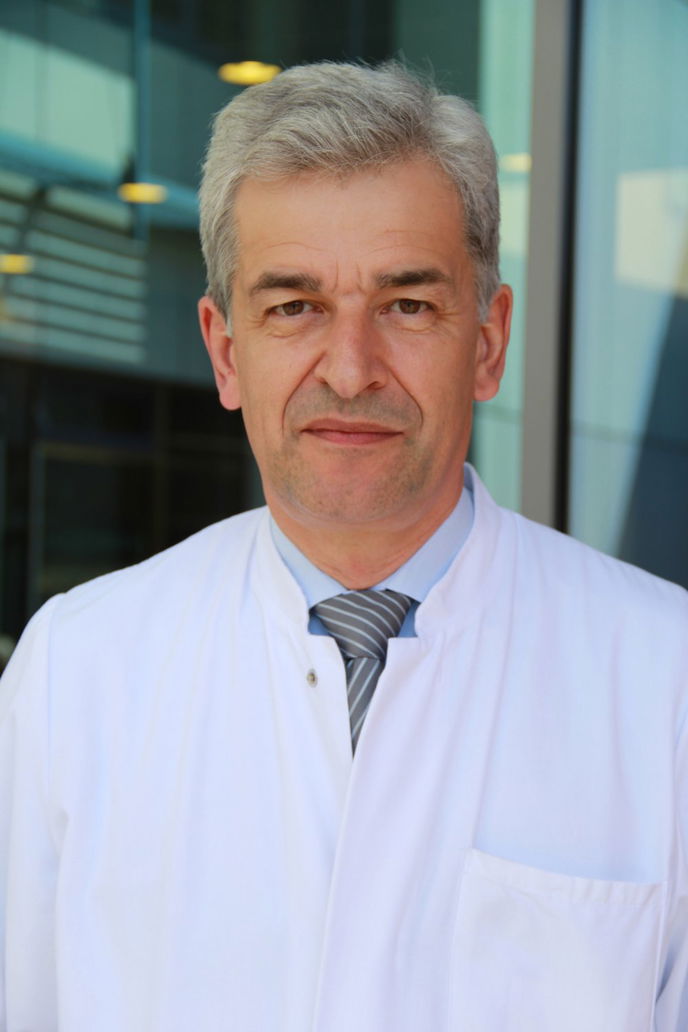 PD Dr. med. Christof Weinbrenner, Chefarzt der Klinik für Kardiologie, Angiologie, Pneumologie, Nephrologie und internistische Intensivmedizin. - Foto: Klinikum Hanau