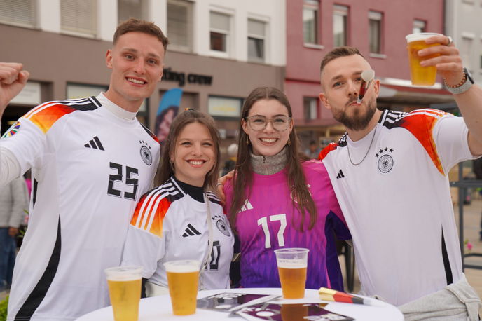 Die Fußballfans kamen beim Public-Viewing des EM-Eröffnungsspiels auf ihre Kosten. 