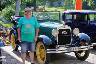 Organisator Jürgen Schnaudt mit seinem 95 Jahre alten Ford A Phaeton.