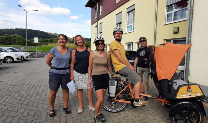 Schon die Einweisung der neuen Rikscha-Fahrer war mit vielen Lachern verbunden.