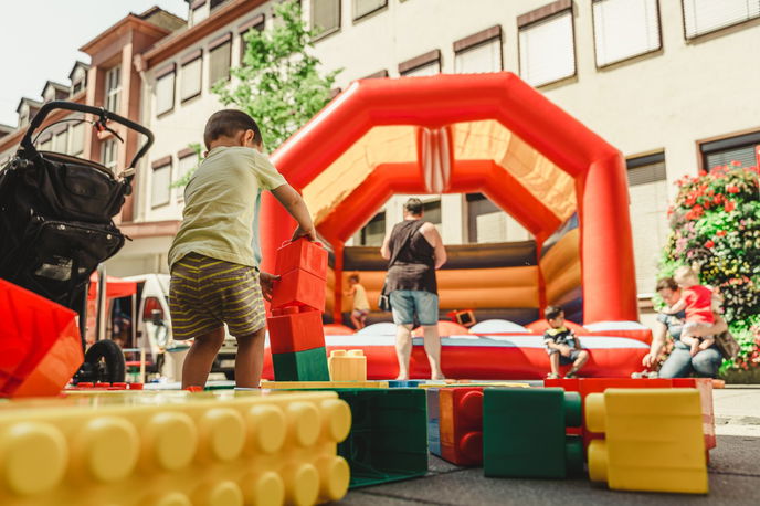 Die Kindermeile lockt am Samstag zwischen 11 Uhr und 16 Uhr in Salz- und Rosenstraße mit vielen tollen Angeboten.  - Foto: Hanau Marketing GmbH