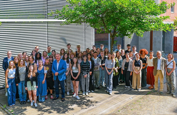 48 Studierende starten in Hanau in ihr Studium, insgesamt sind es im Moment 118 Studierende an der BGBA. 