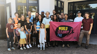 Zum Abschluss der Sammelaktion anlässlich des World Cleanup Days trafen sich die Freiwilligen vor dem Dörnigheimer Leihladen. 