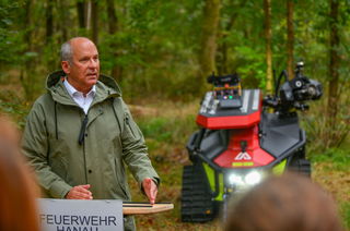 Hanau leiste Pionierarbeit für den Brandschutz, lobte Hessen Innenminister Prof. Dr. Roman Poseck.