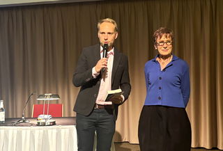 Kurdirektor Steffen Kempa und Gisa Pauly.