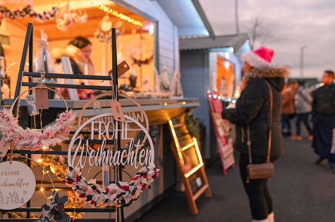 Weihnachtliche Drahtesel Lounge in Klein-Auheim. - Foto: Stadt Hanau/Moritz Göbel