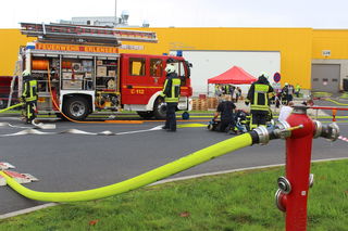 Die Feuerwehr Erlensee war als erste am Einsatzort bereitete den Löschangriff vor und erkundete den Unglücksort. 