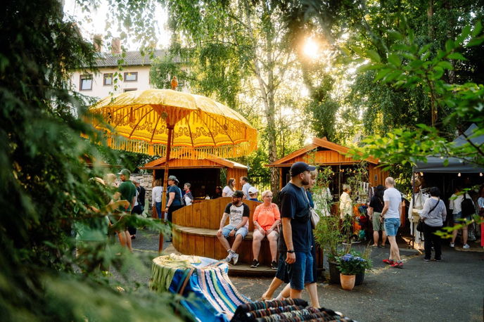 Von Freitag bis Sonntag können Festbesucher auf dem „Nachtbummel“-Markt bis in den späten Abend flanieren. - Foto: Hanau Marketing Gmbbh/Lauritz Kannengießer