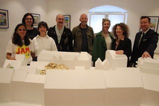 Bürgermeister Matthias Möller (rechts) lud die Künstler und Vertreter der Stadt Schlüchtern zu einem Besuch in das Bergwinkel-Museum ein.