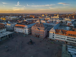 Der Marktplatz ist eines der Zentren der Special Olympics Landesspiele in Hanau. Hier finden unter anderem die Eröffnungsfeier, die Abschlussfeier und das Special Olympics Festival statt.  - Foto: Stadt Hanau/Moritz Göbel