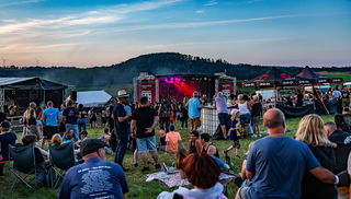 Am 18. und 19. Juli lädt der gemeinnützige Rock am Hinkelhof e.V. Musikliebhaber aller Altersklassen auf seine Festivalwiese ein – diese dürfen sich auf zwei Bühnen und 16 Bands freuen.