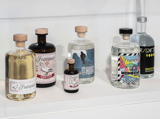 Francois-Gin Variationen werden zum Cocktail „Musée Fantastique“ dank Cocktailzauberer Ilias. 