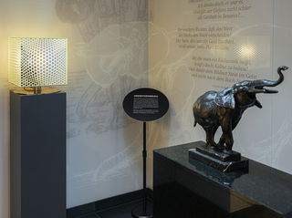 Lars Contzens Design-Klassiker fügen sich perfekt in die Kunstabteilung „August Gaul“ und in die Maschinenhalle des Museum Großauheim ein. 