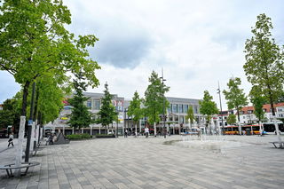 Die neue Waffenverbotszone umfasst weite Teile der Innenstadt – darunter den Freiheitsplatz. - Fotos (3): Stadt Hanau/Moritz Göbel