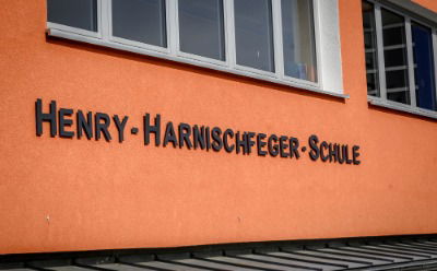 Die Henry-Harnischfeger-Schule lädt alle Schülerinnen und Schüler des Jahrgangs 4 ein.